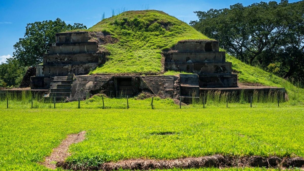 Mayové postavili mohutnou pyramidu, aby je ochránila před dalším výbuchem sopky